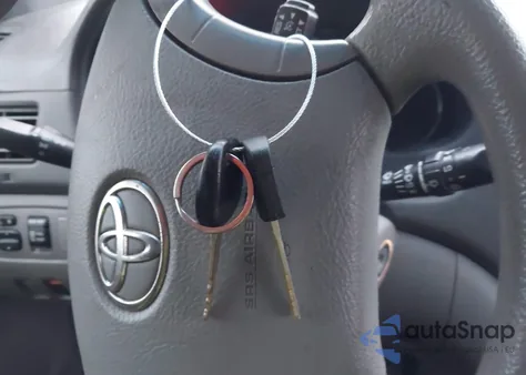 2010 Toyota Sienna Le z USA, uszkodzony, nr VIN 5TDKK4CC8AS318947